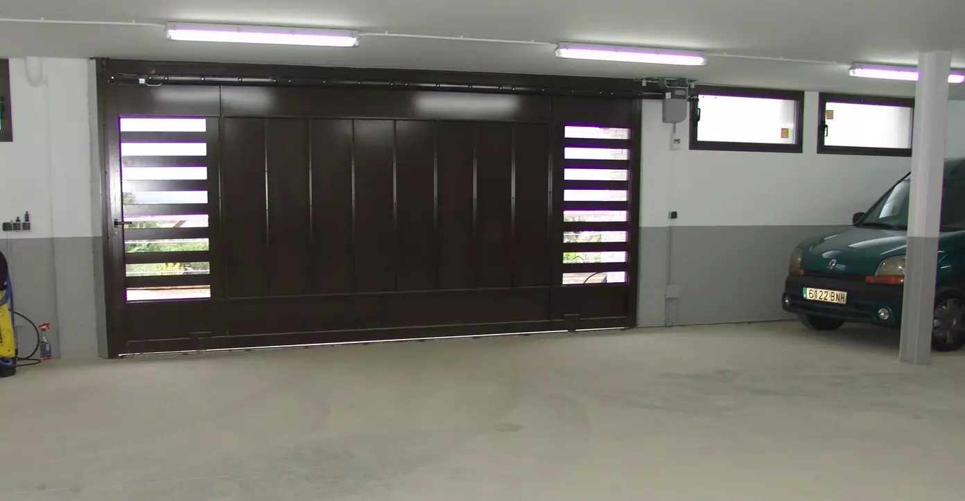 puerta garaje corredera Puertas correderas garaje Girona